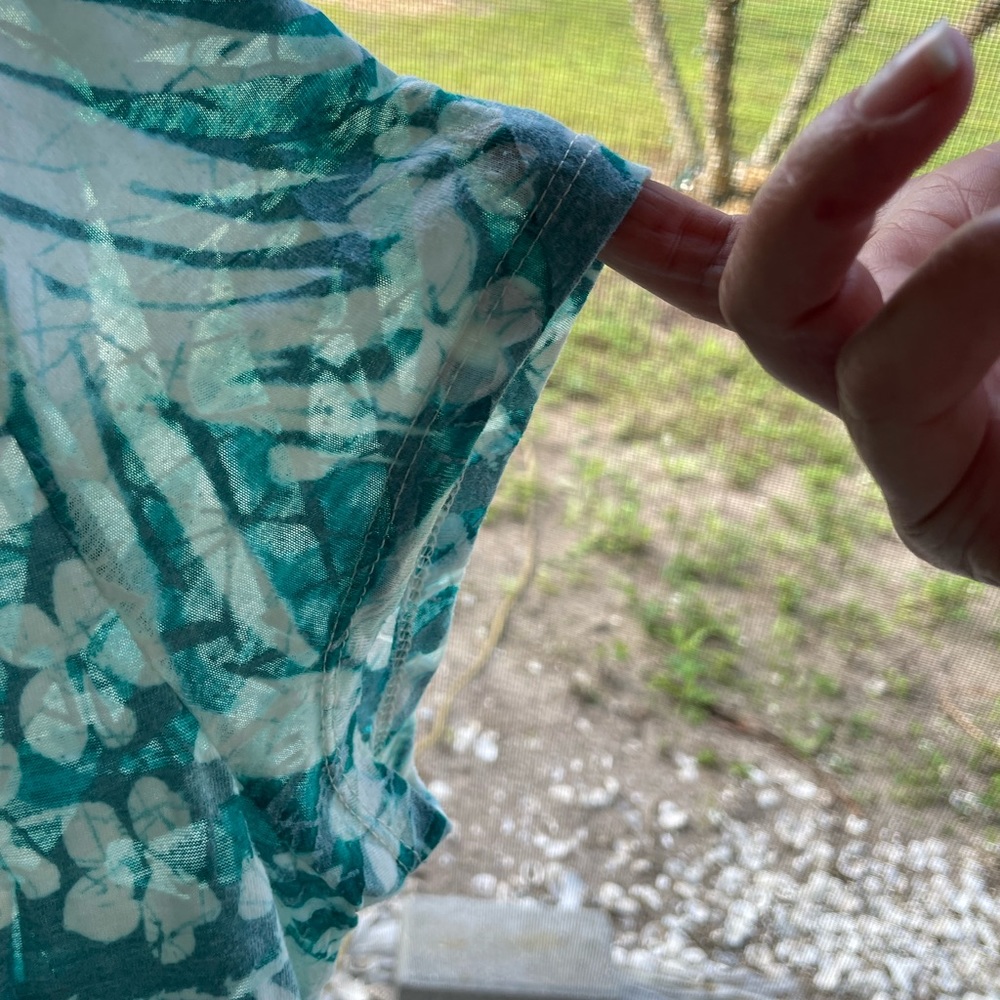 Delicate Ruby Rd. Tropical print Top - Picture 3 of 3